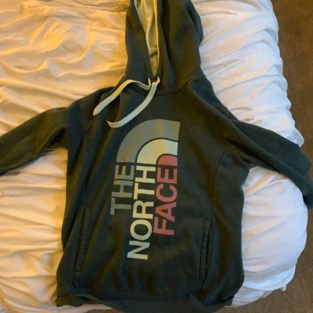olive green north face hoodie